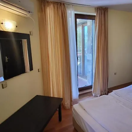 Hotel South Beach - New Management And Free Beach Access Țarevo