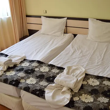 South Beach - New Management And Free Beach Access Țarevo